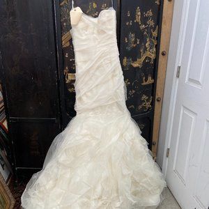 VERA WANG BRIDAL DRESS